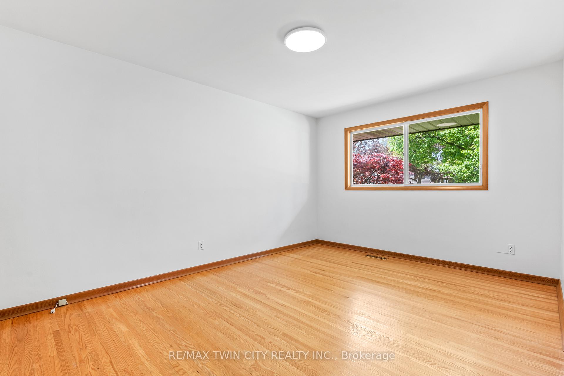 Photo 25 of 51 Askin Place, Kitchener — HOMEH