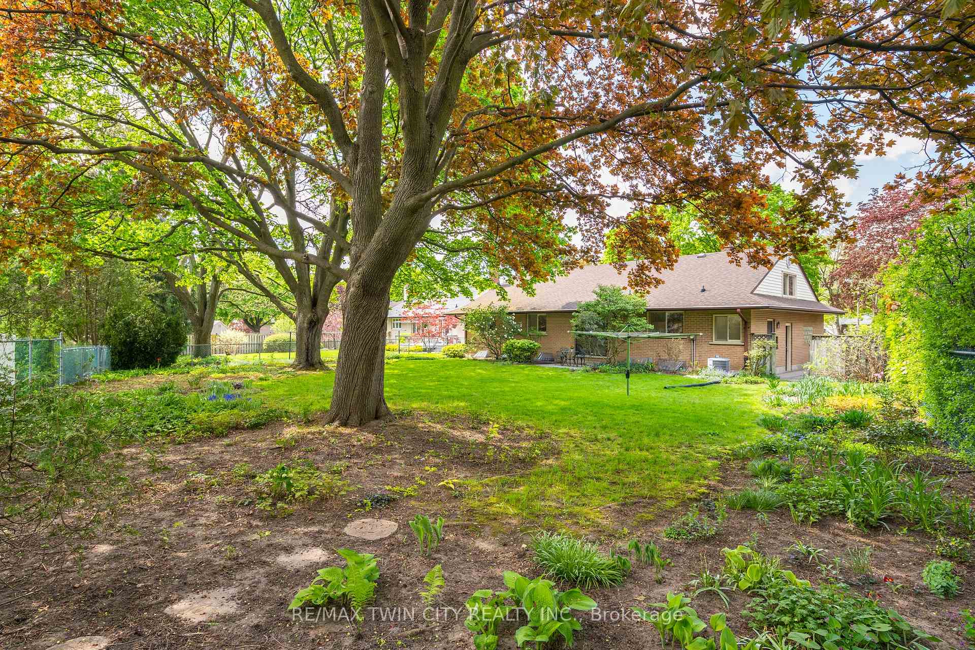 Photo 37 of 51 Askin Place, Kitchener — HOMEH