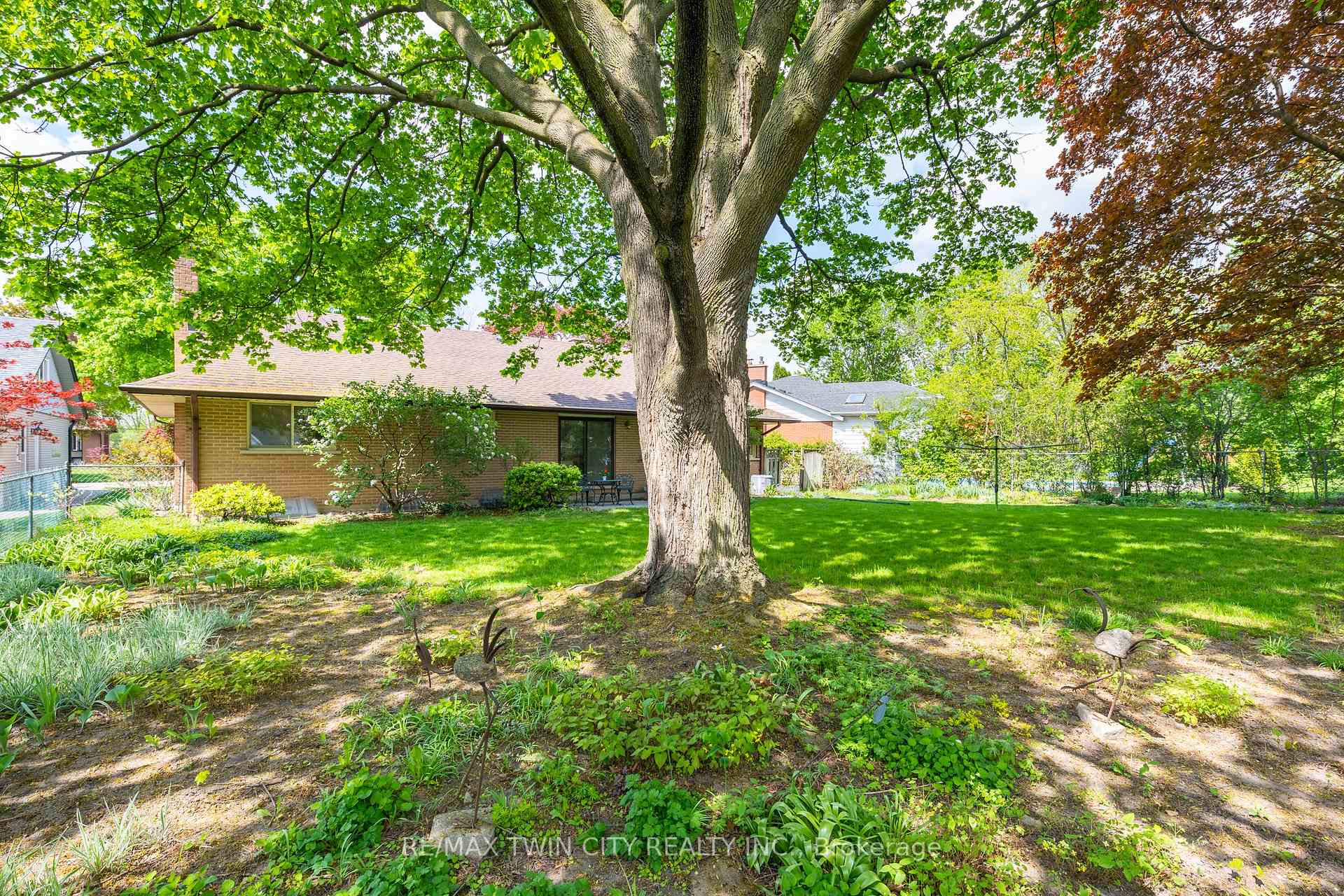 Photo 38 of 51 Askin Place, Kitchener — HOMEH