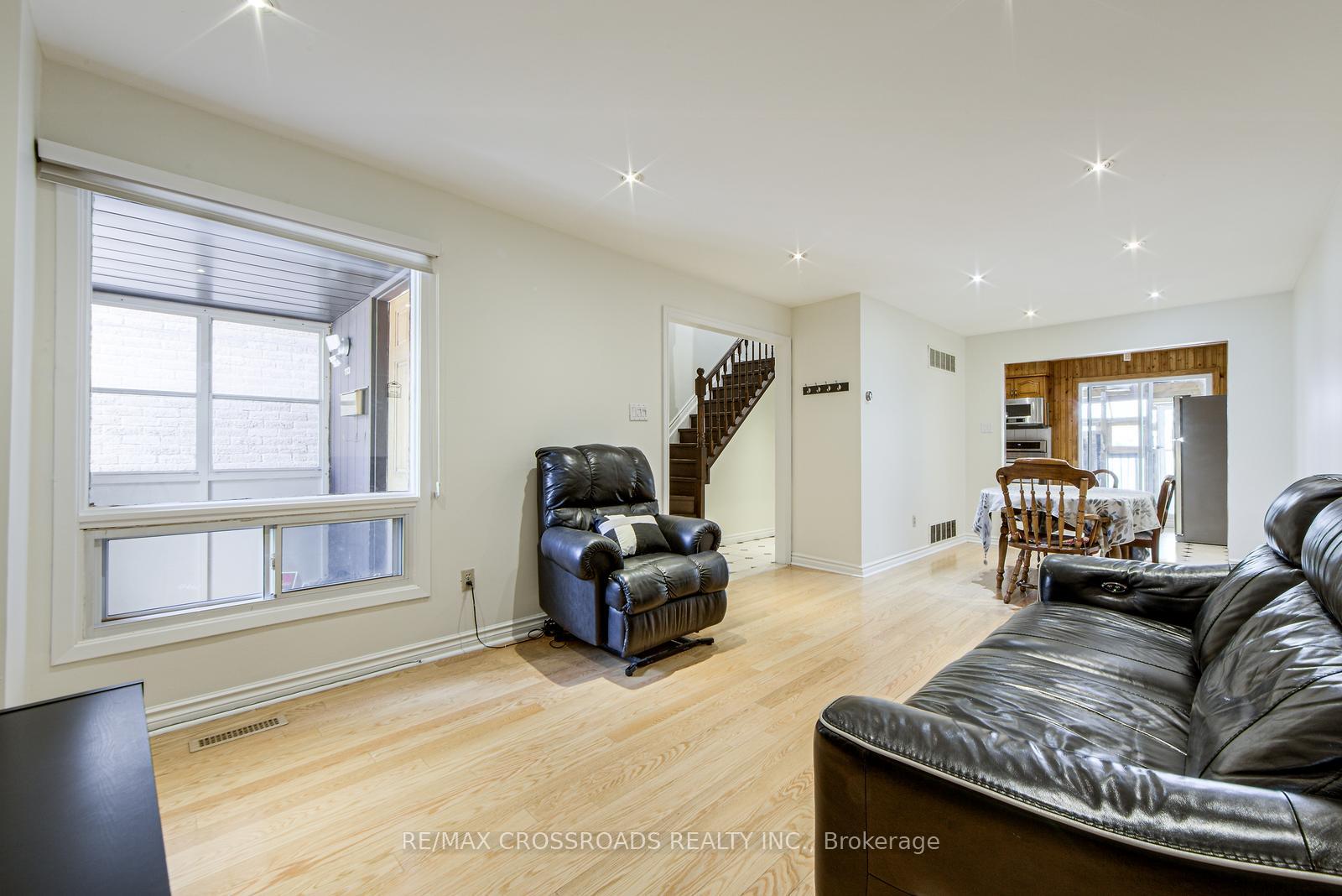 Photo 3 of 113 Bedale Crescent, Markham, Milliken Mills West — HOMEH