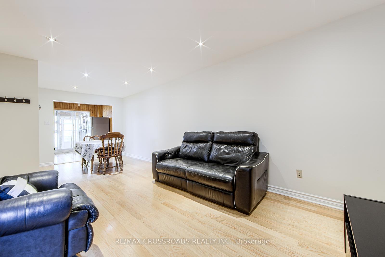 Photo 4 of 113 Bedale Crescent, Markham, Milliken Mills West — HOMEH