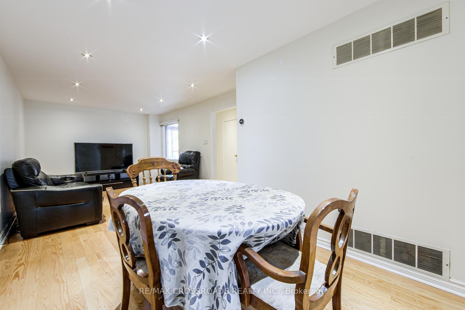 Photo 5 of 113 Bedale Crescent, Markham, Milliken Mills West — HOMEH