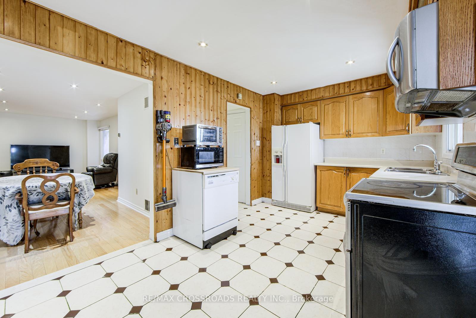 Photo 7 of 113 Bedale Crescent, Markham, Milliken Mills West — HOMEH
