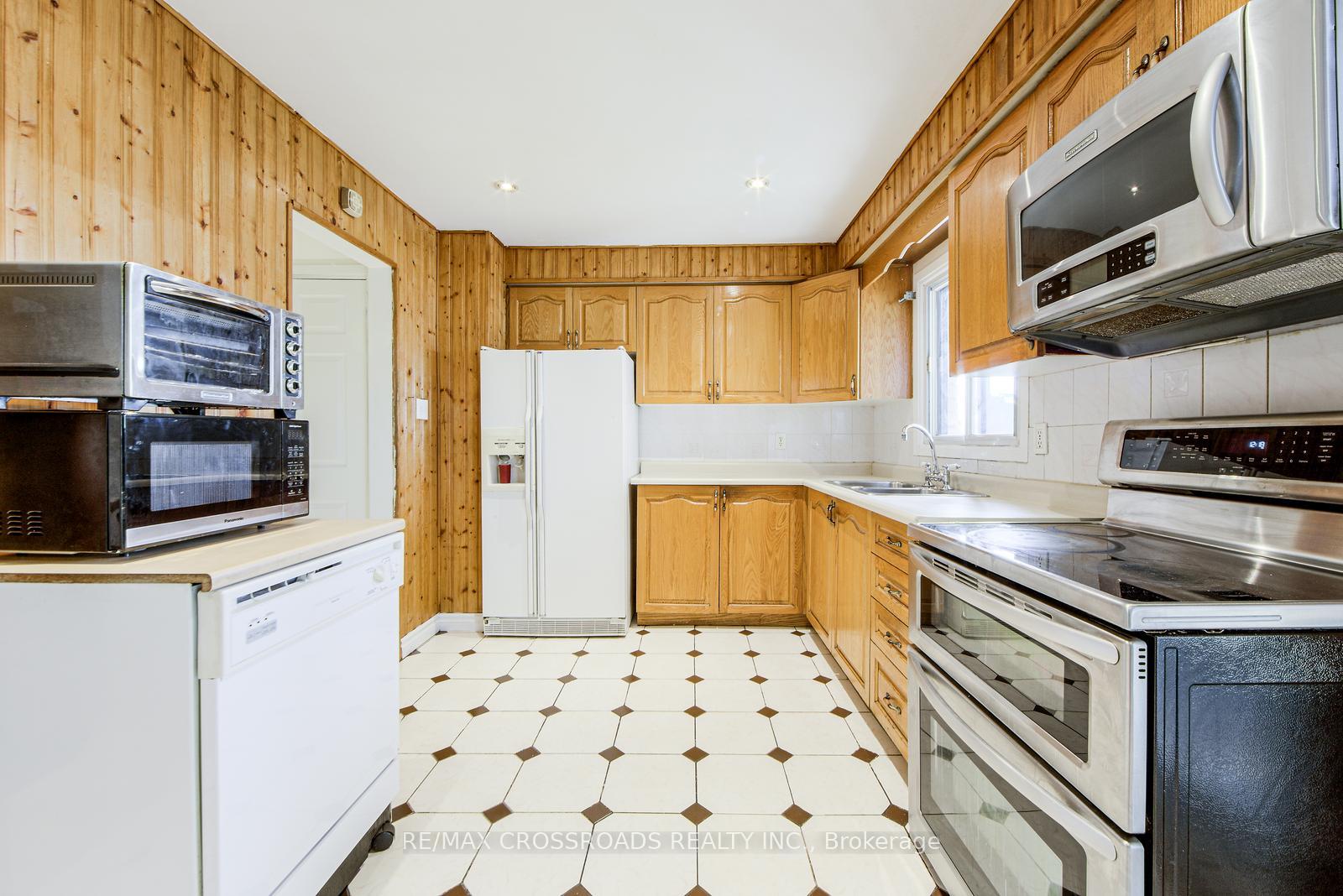 Photo 8 of 113 Bedale Crescent, Markham, Milliken Mills West — HOMEH