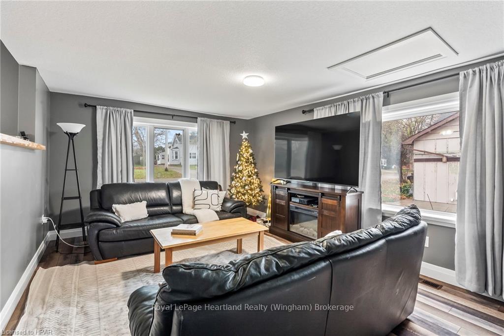 Photo 12 of 53 Robertson Street, Minto — HOMEH
