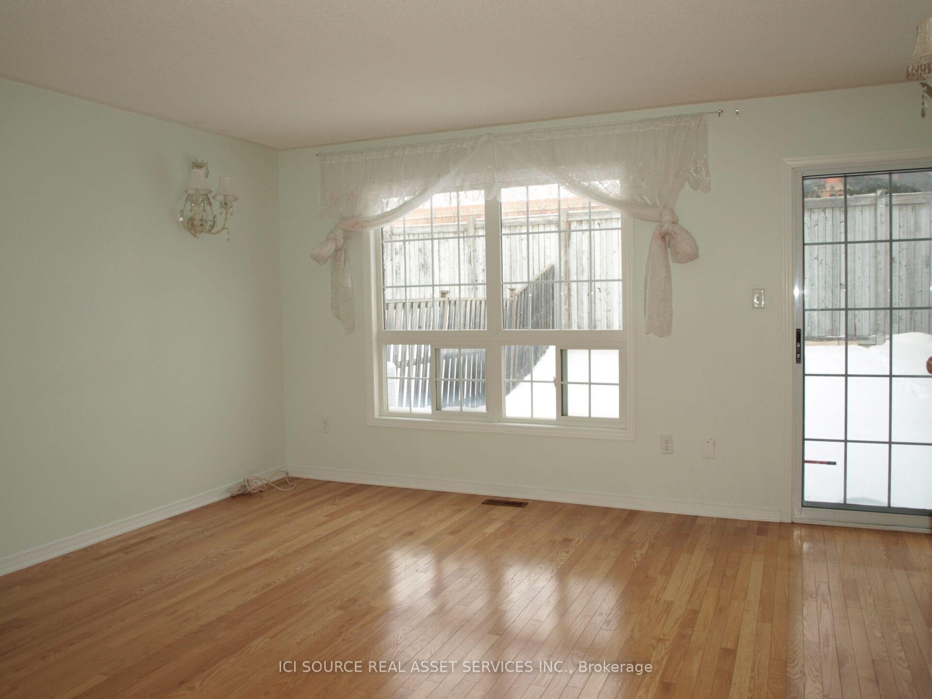 Photo 2 of 217 Hammersly Boulevard, Markham, Wismer — HOMEH