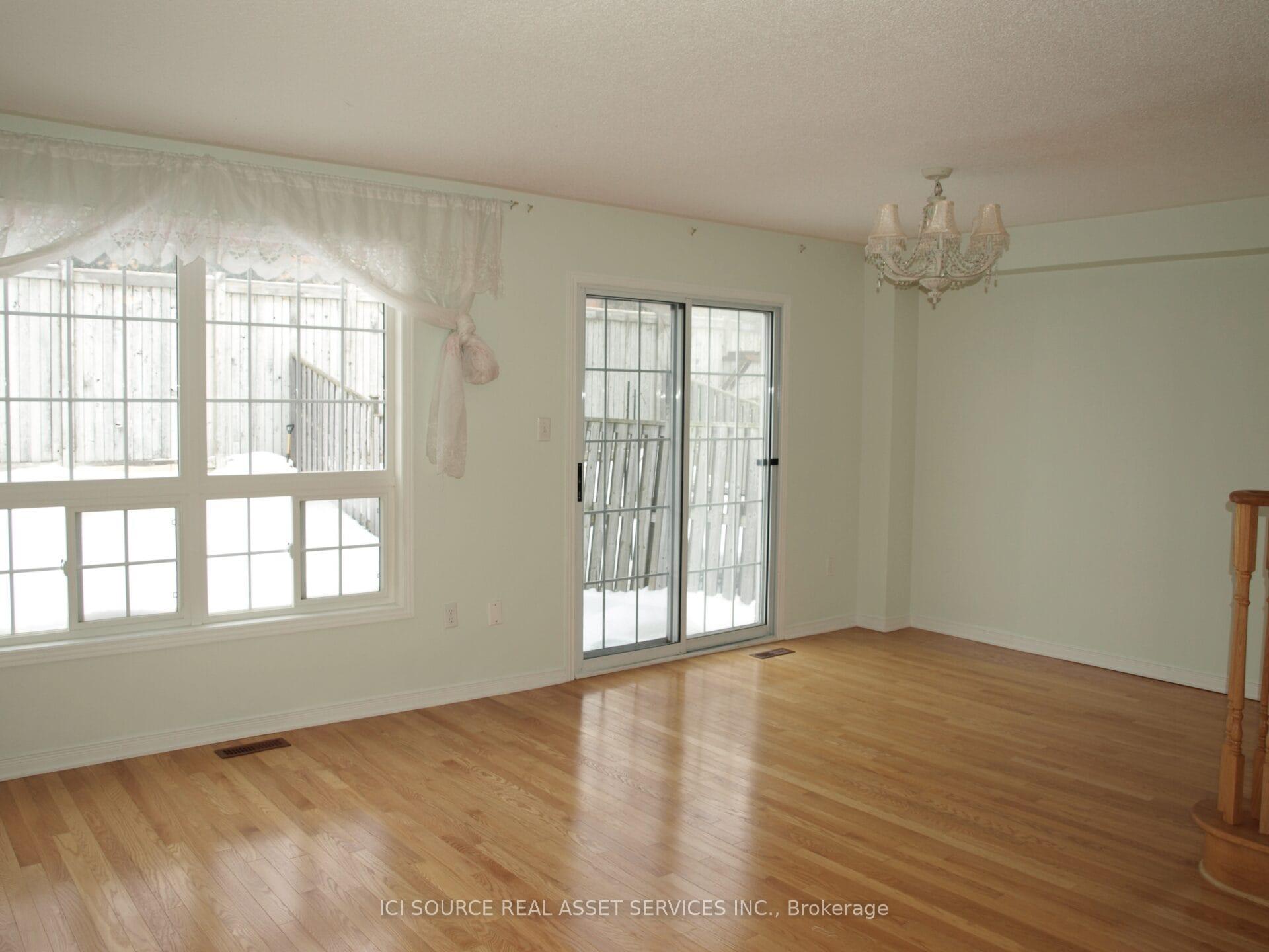 Photo 3 of 217 Hammersly Boulevard, Markham, Wismer — HOMEH