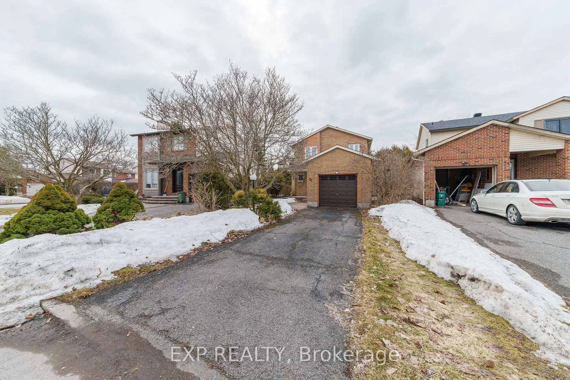 Front of 31 Coolspring Crescent