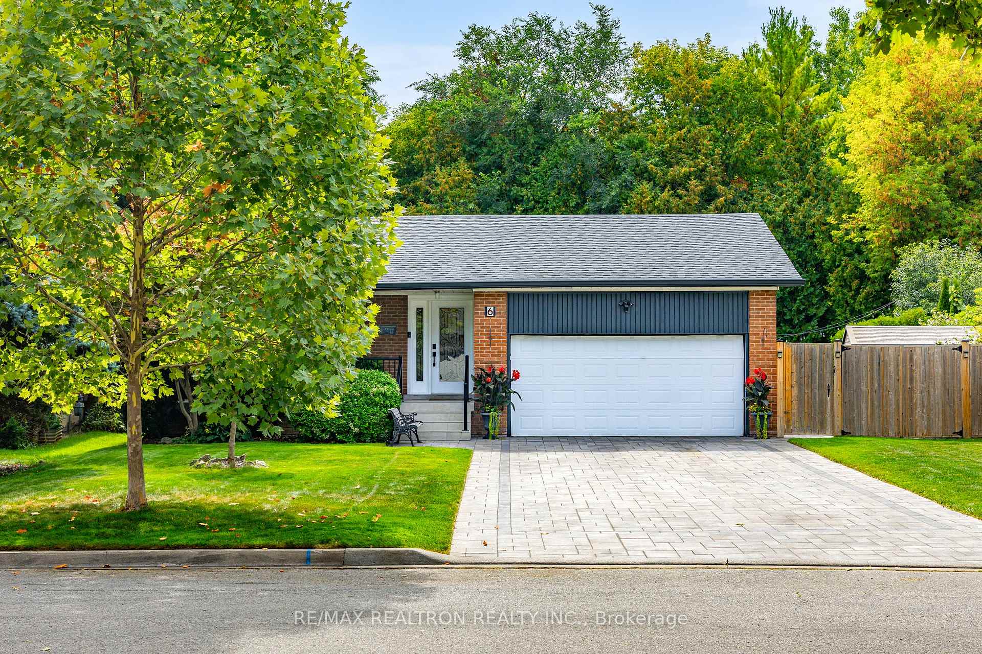 Photo 2 of 6 Coral Harbour Crescent, Markham, Bayview Fairway-Bayview Country Club Estates — HOMEH