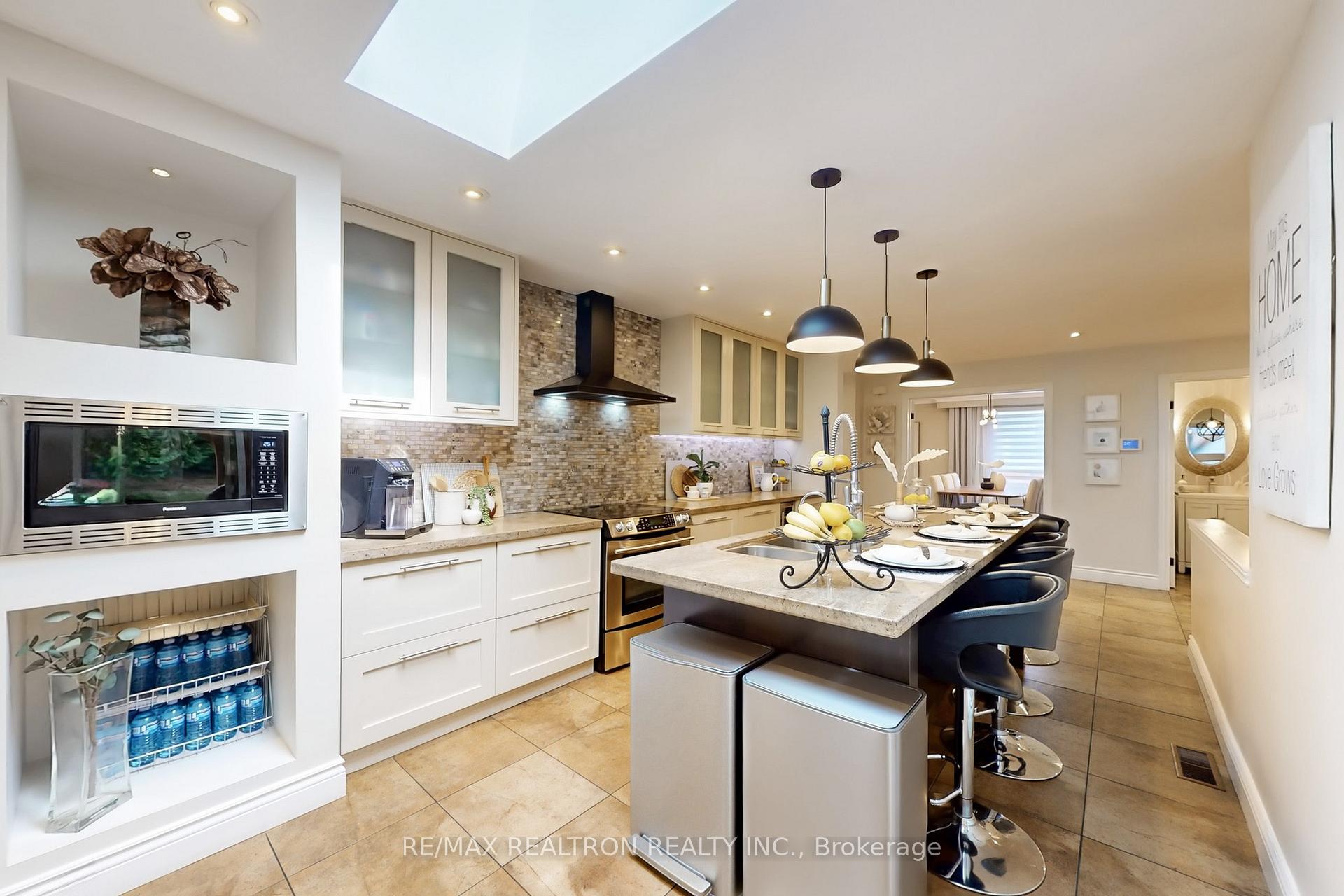 Photo 11 of 6 Coral Harbour Crescent, Markham, Bayview Fairway-Bayview Country Club Estates — HOMEH