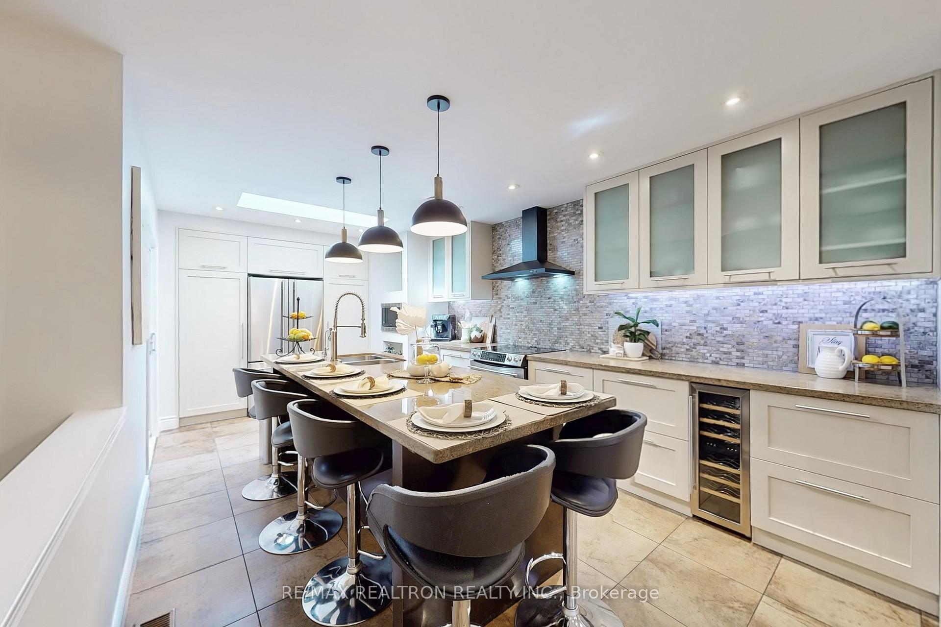 Photo 13 of 6 Coral Harbour Crescent, Markham, Bayview Fairway-Bayview Country Club Estates — HOMEH