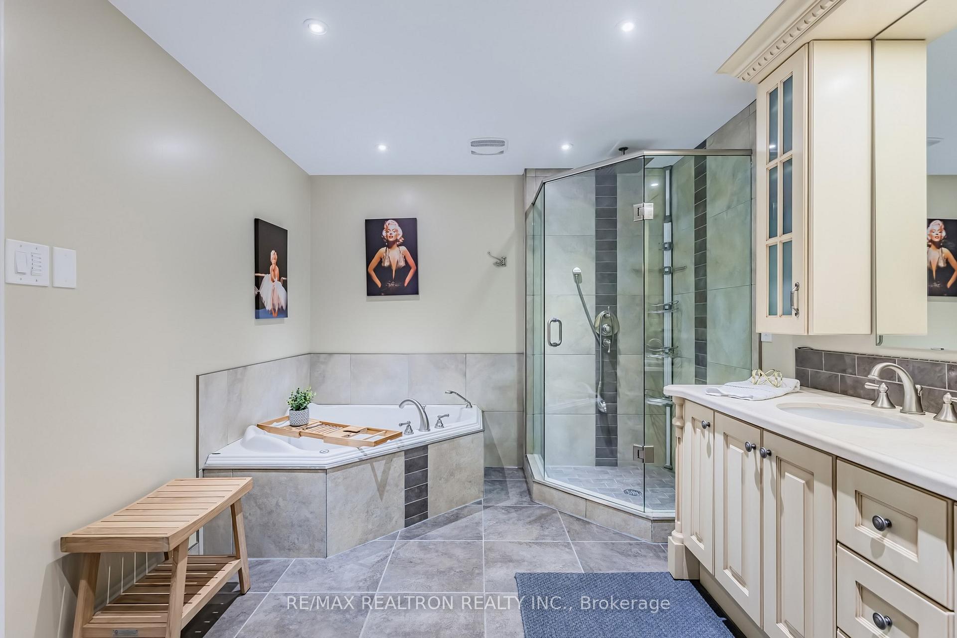 Photo 35 of 6 Coral Harbour Crescent, Markham, Bayview Fairway-Bayview Country Club Estates — HOMEH