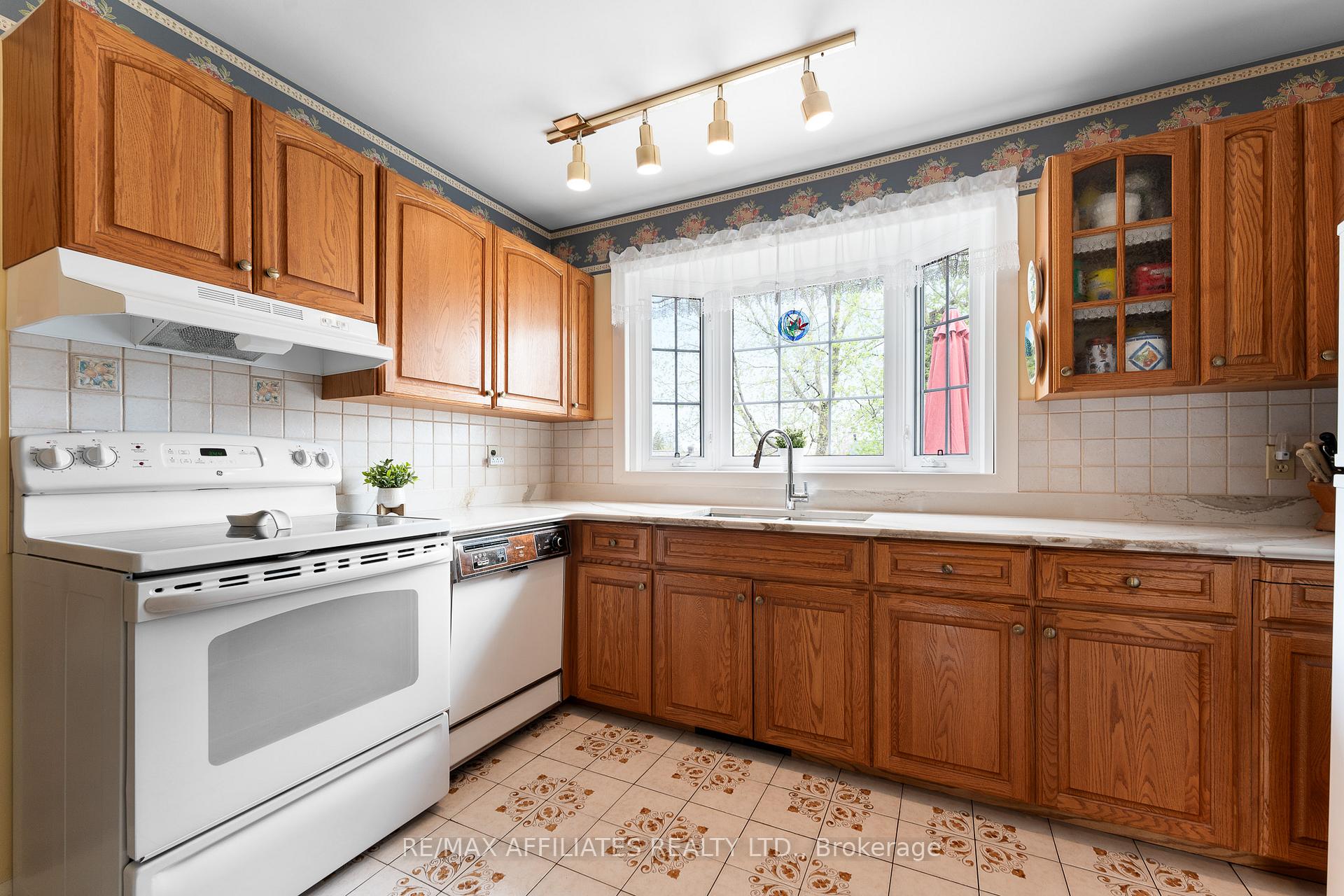 Photo 18 of 188 Banning Road, Ottawa, Kanata - Glencairn/Hazeldean — HOMEH