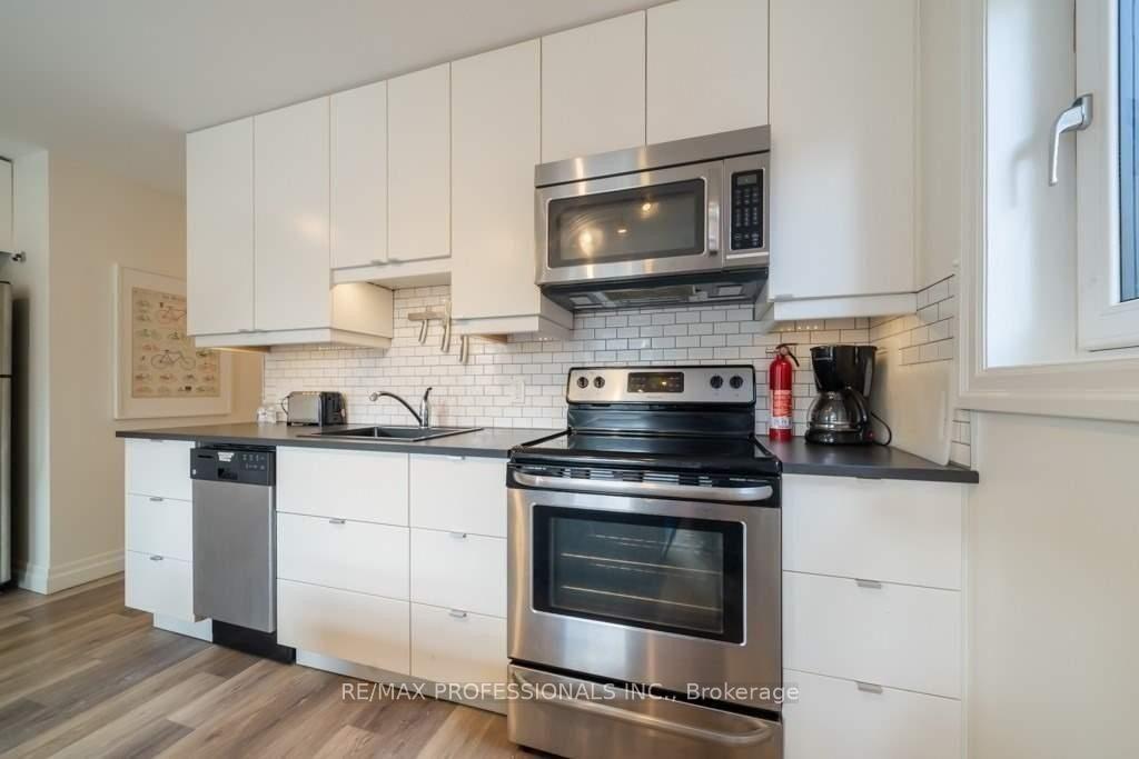 Photo 2 of Unit UPPER, 31 Dundurn Street N, Hamilton, Strathcona — HOMEH