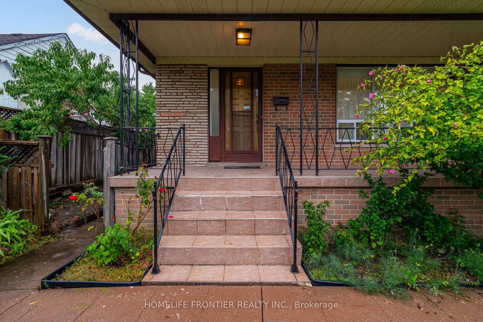 Photo 4 of Unit Upper, 62 Clark Avenue, Markham, Thornhill — HOMEH