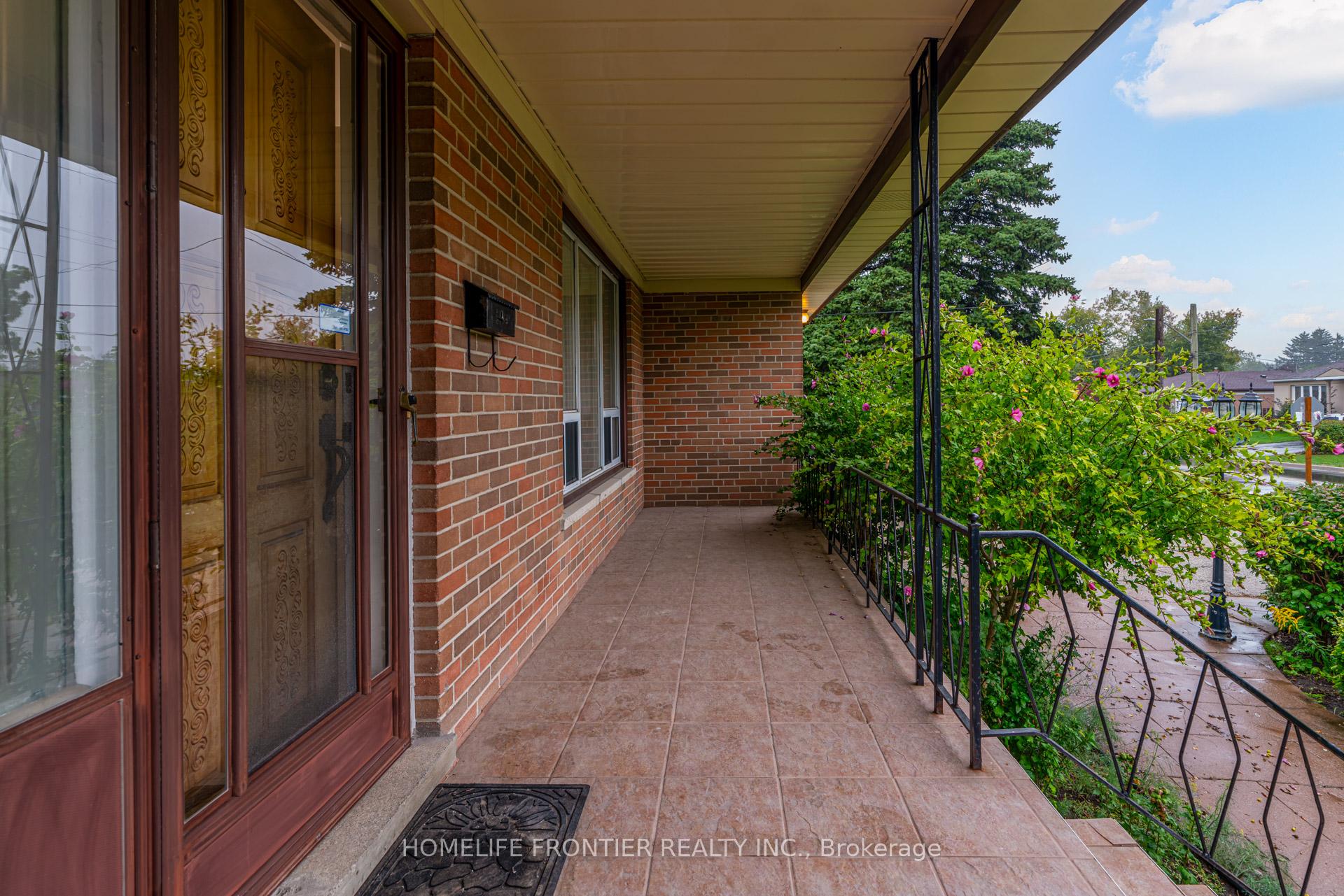 Photo 5 of Unit Upper, 62 Clark Avenue, Markham, Thornhill — HOMEH