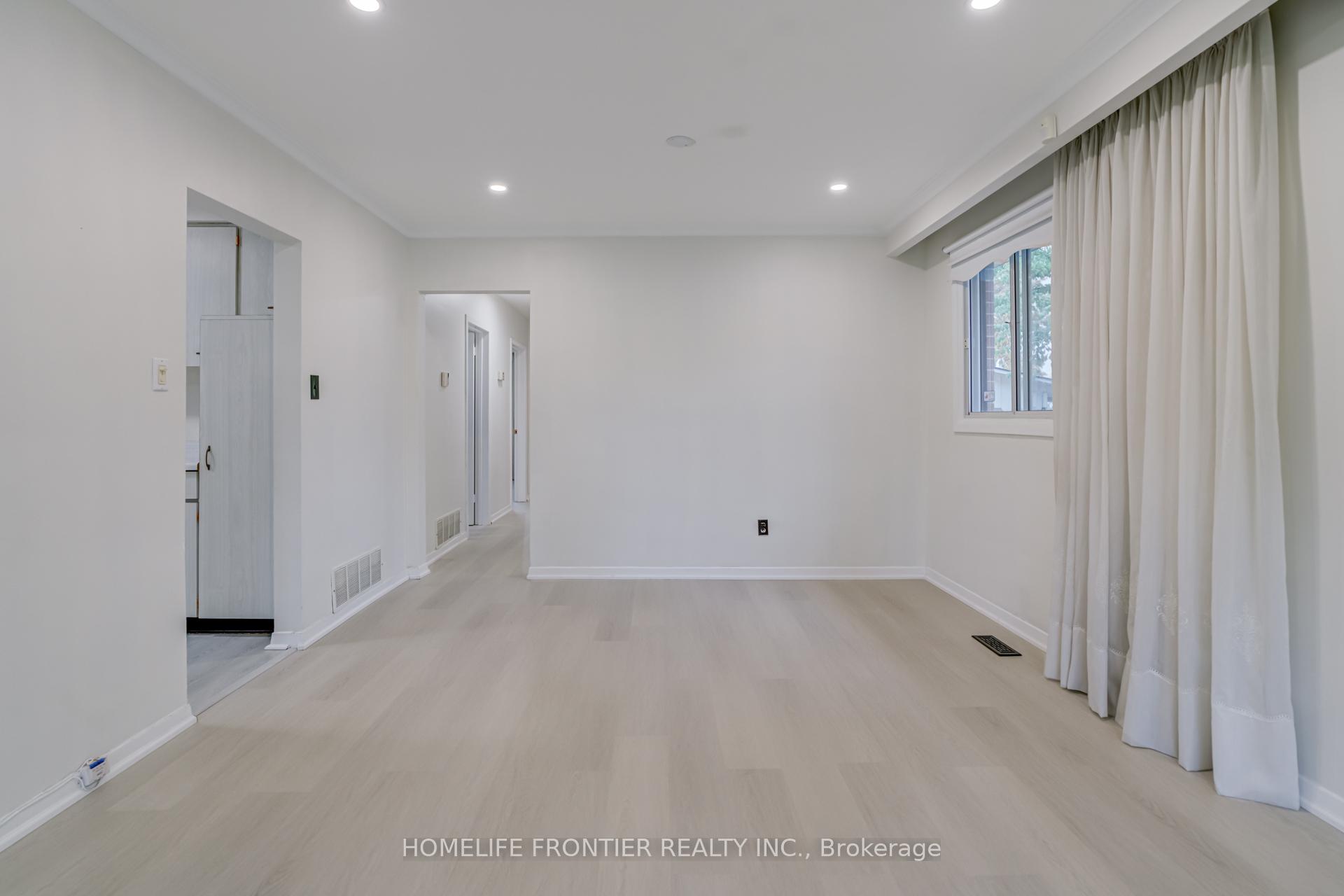 Photo 10 of Unit Upper, 62 Clark Avenue, Markham, Thornhill — HOMEH