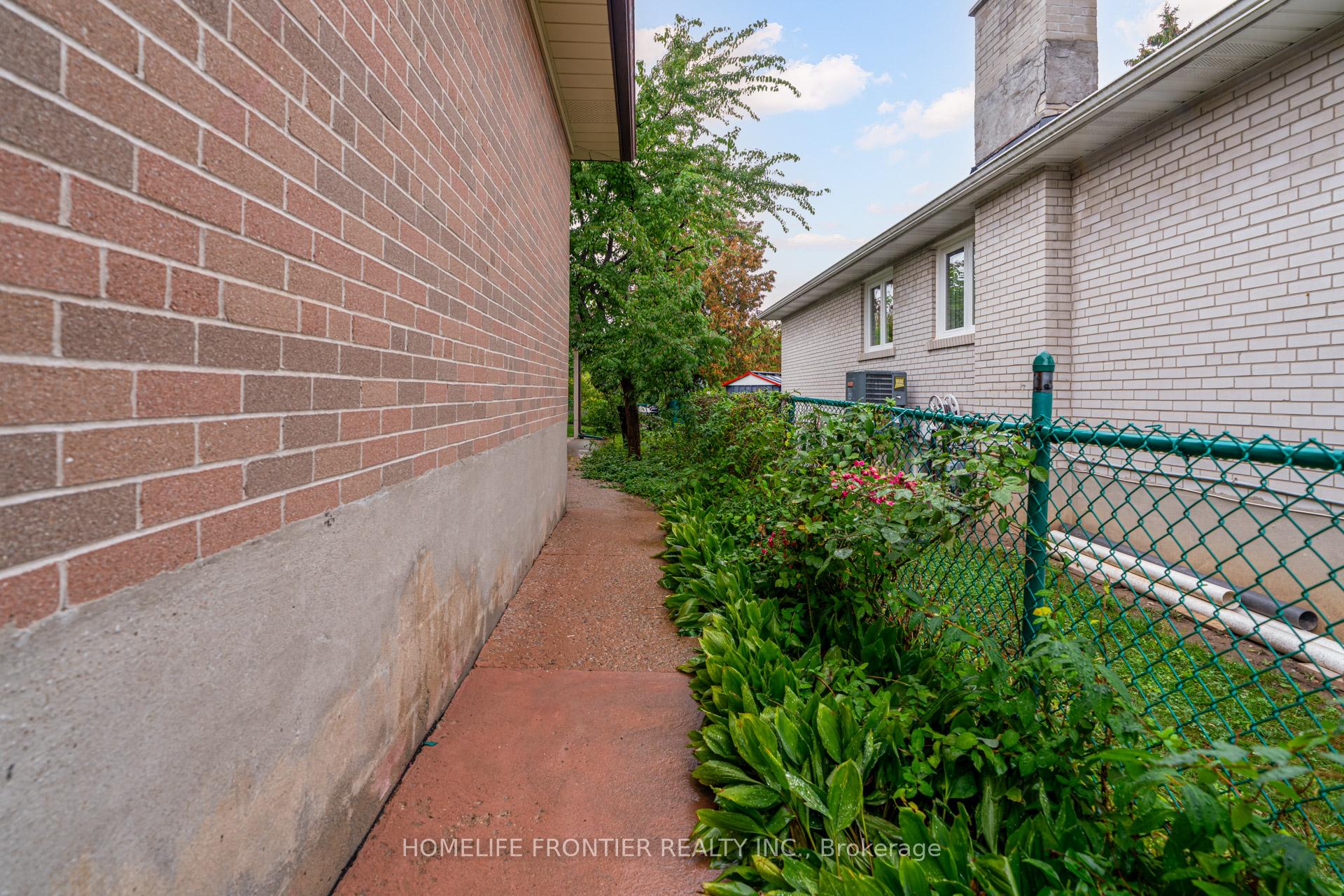 Photo 29 of Unit Upper, 62 Clark Avenue, Markham, Thornhill — HOMEH