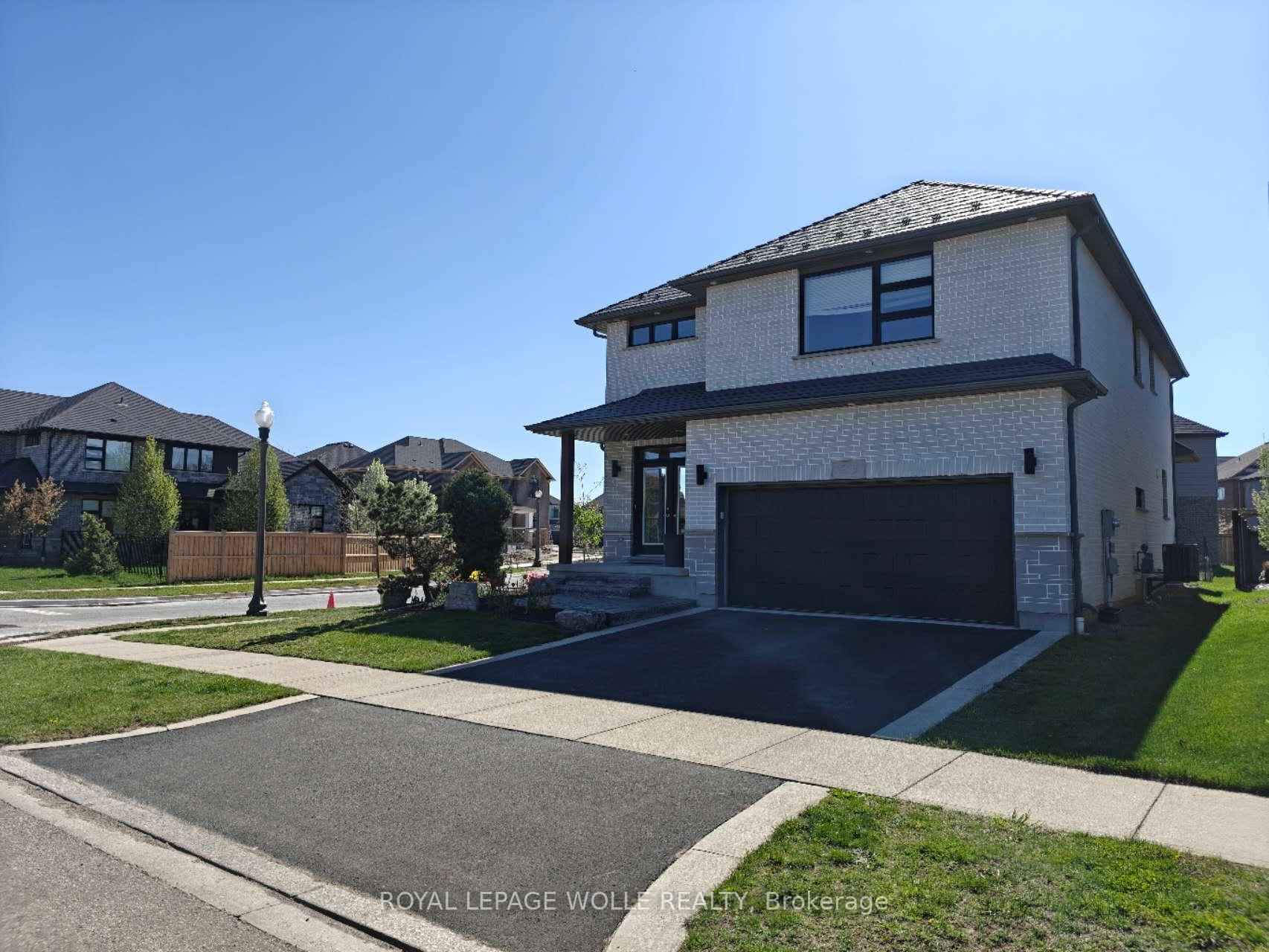 Photo 3 of 69 Eaglecrest Street, Kitchener — HOMEH