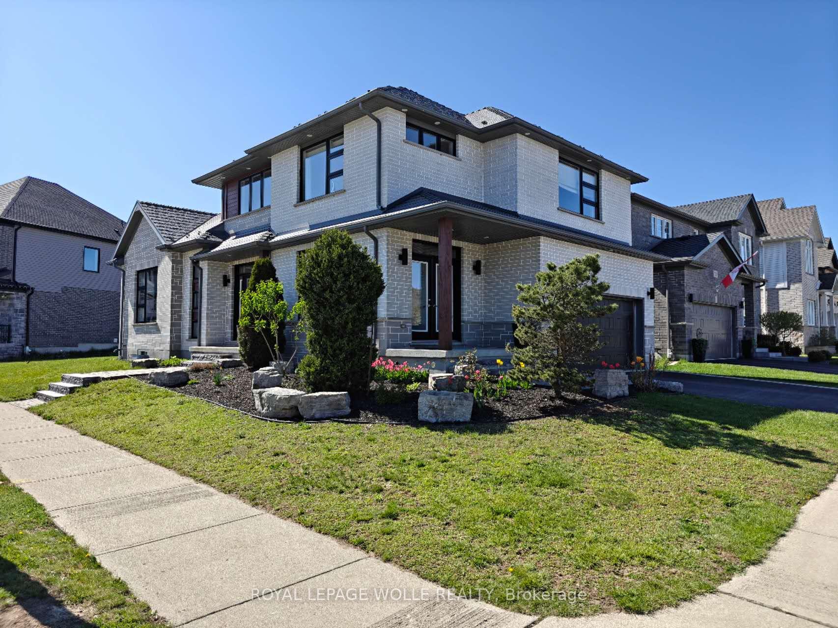 Photo 4 of 69 Eaglecrest Street, Kitchener — HOMEH