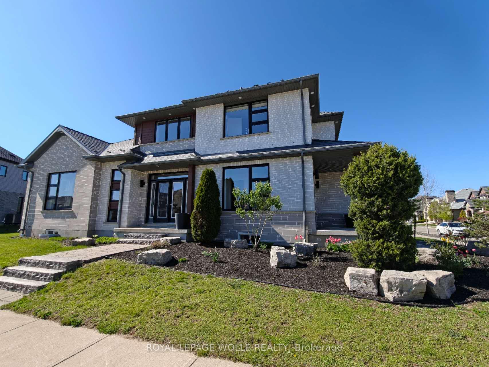 Photo 5 of 69 Eaglecrest Street, Kitchener — HOMEH