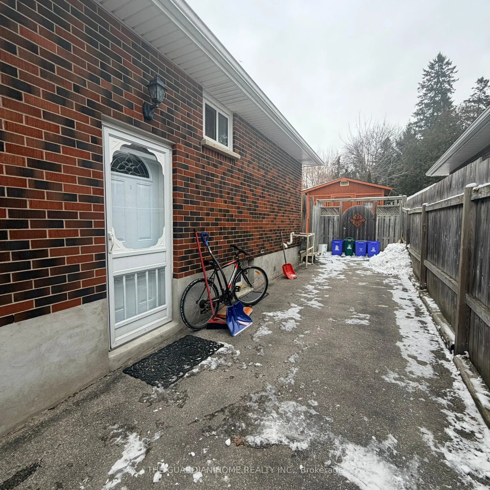 Photo 11 of 9 Keewatin Street S, Oshawa, Donevan — HOMEH