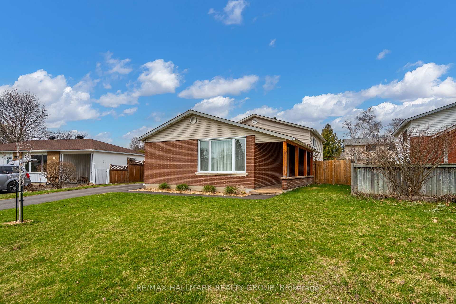 Photo 1 of 85 Village Green, Ottawa, Kanata - Glencairn/Hazeldean — HOMEH
