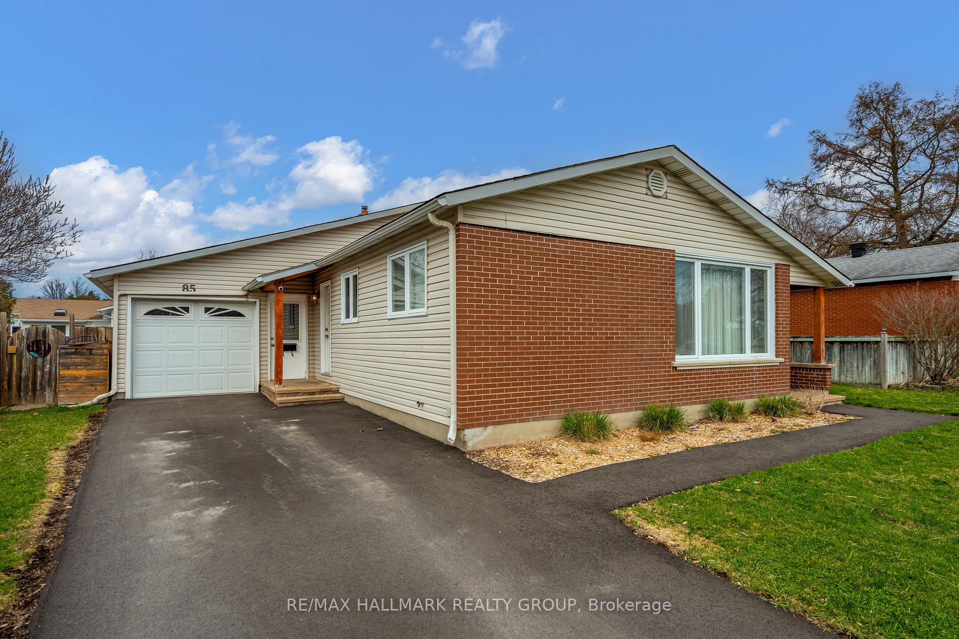Photo 3 of 85 Village Green, Ottawa, Kanata - Glencairn/Hazeldean — HOMEH