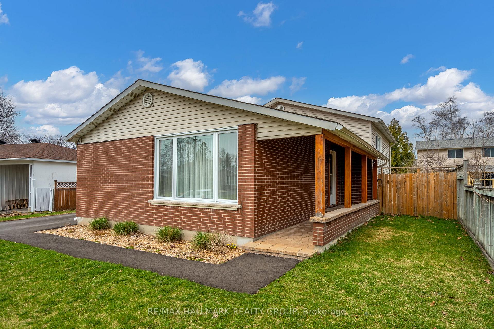 Photo 4 of 85 Village Green, Ottawa, Kanata - Glencairn/Hazeldean — HOMEH