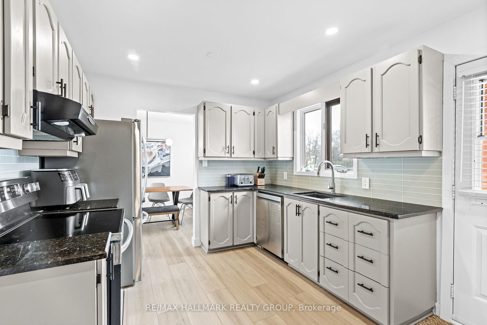 Photo 13 of 85 Village Green, Ottawa, Kanata - Glencairn/Hazeldean — HOMEH