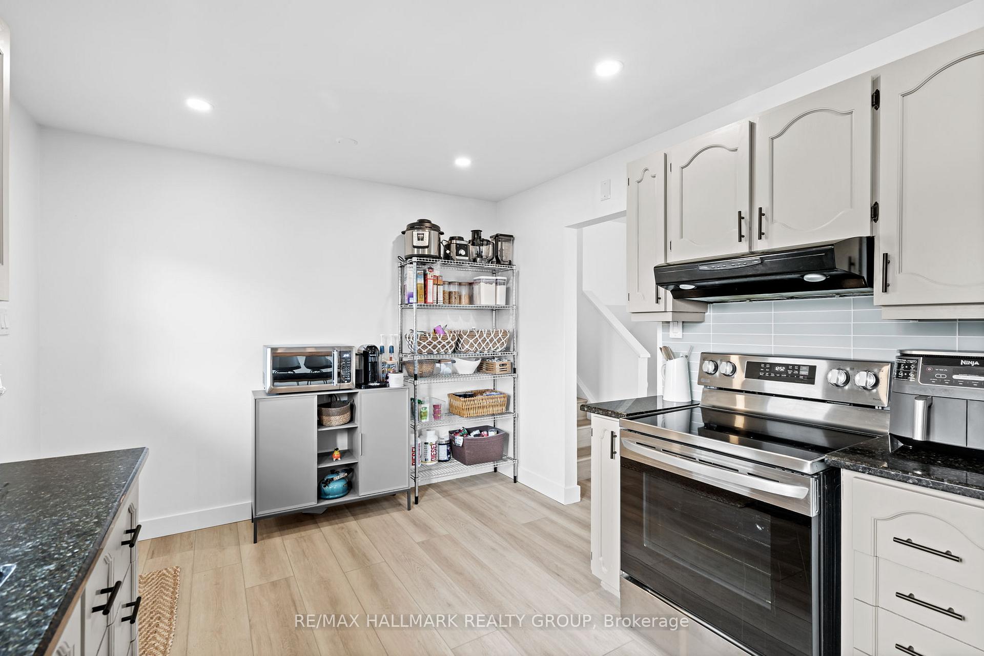 Photo 16 of 85 Village Green, Ottawa, Kanata - Glencairn/Hazeldean — HOMEH