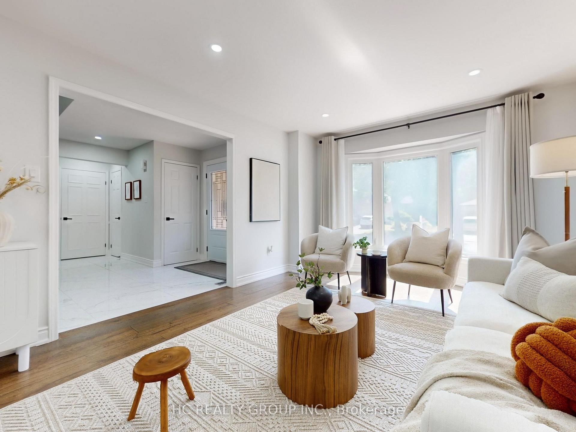 Photo 3 of 104 Tilman Circle, Markham, Markham Village — HOMEH