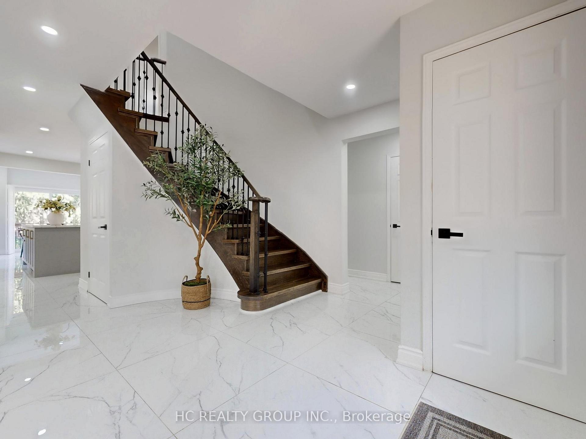Photo 14 of 104 Tilman Circle, Markham, Markham Village — HOMEH
