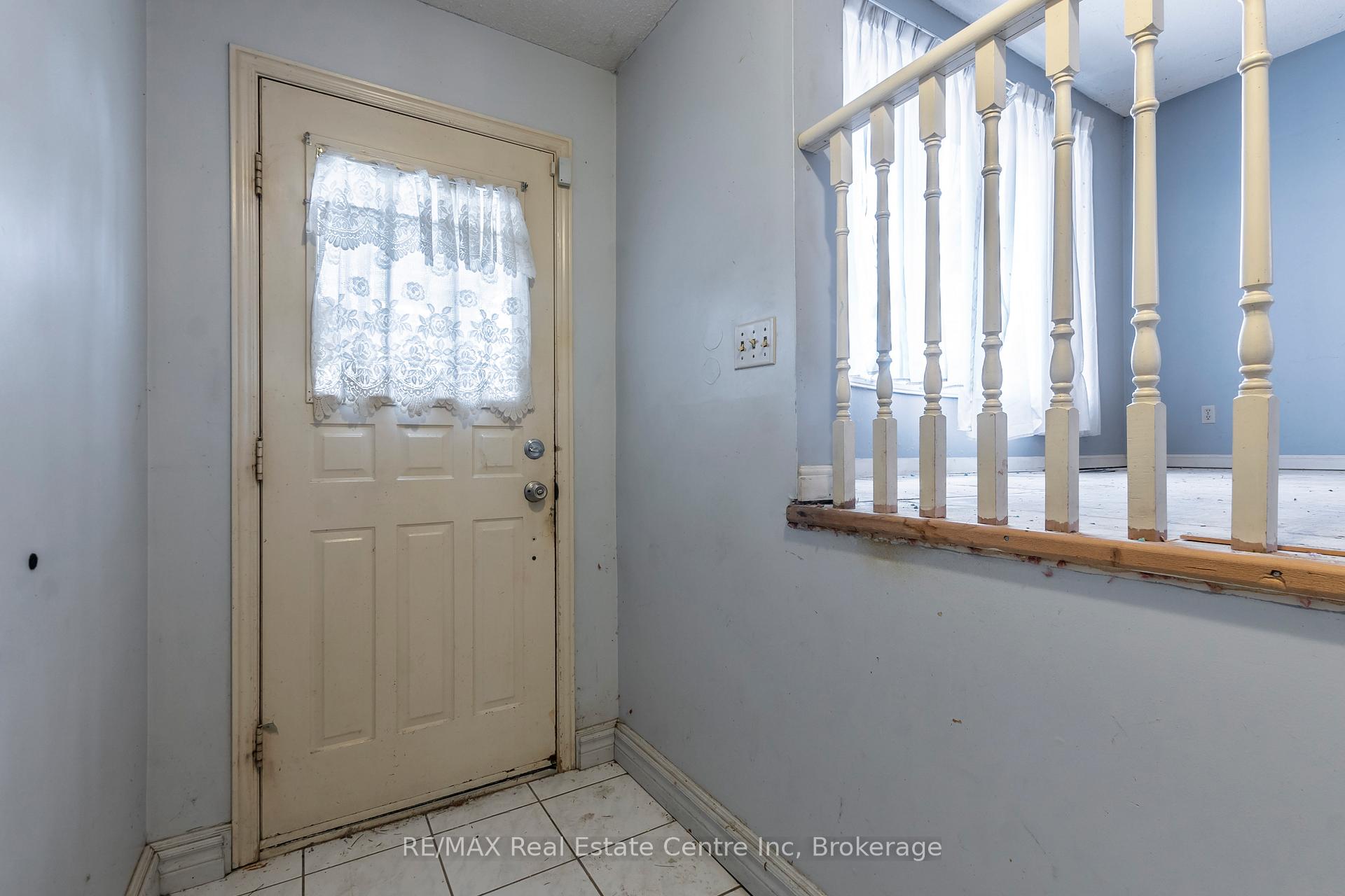 Photo 4 of 476 Westheights Drive, Kitchener — HOMEH