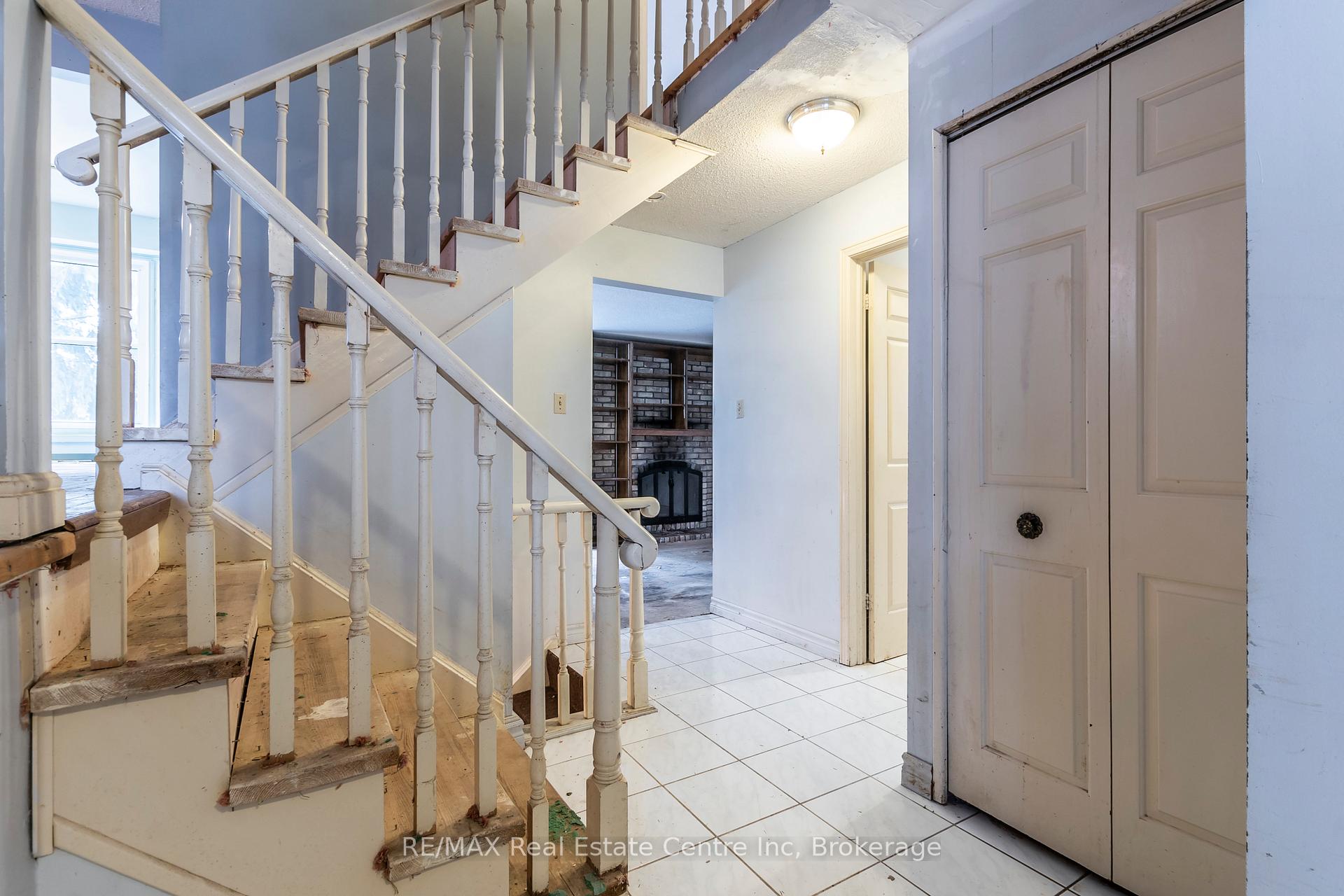 Photo 5 of 476 Westheights Drive, Kitchener — HOMEH