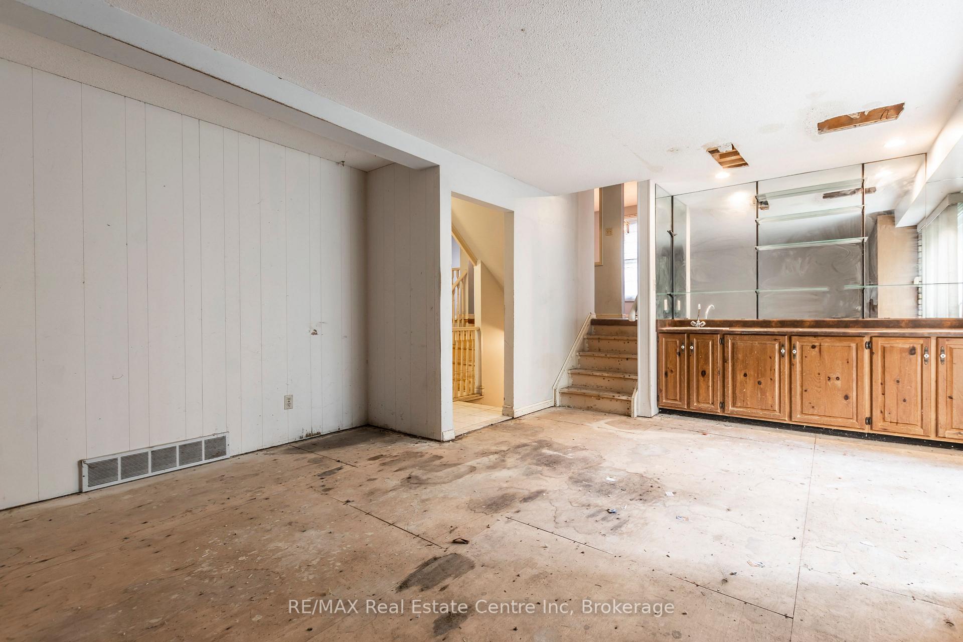 Photo 8 of 476 Westheights Drive, Kitchener — HOMEH