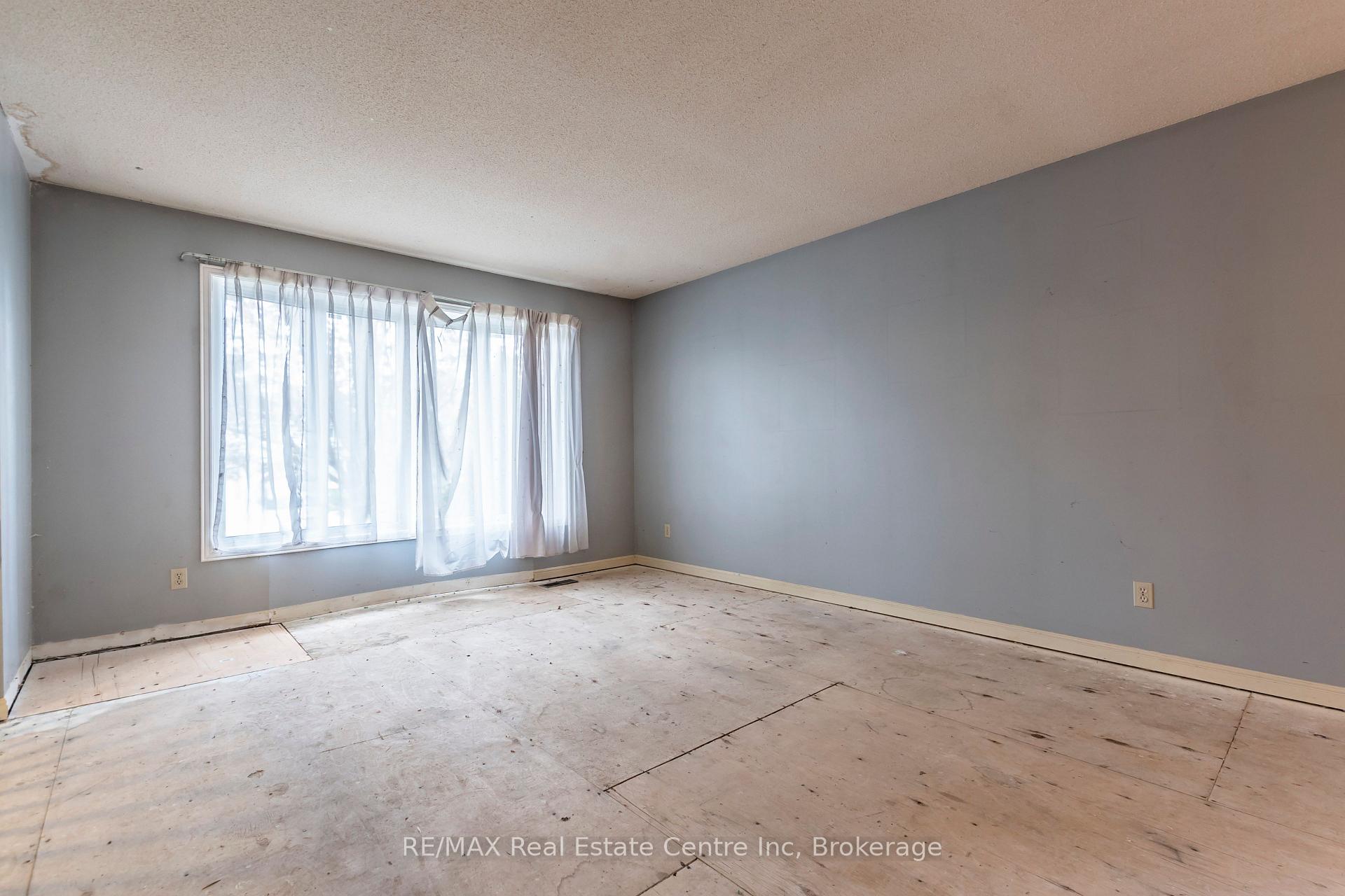 Photo 10 of 476 Westheights Drive, Kitchener — HOMEH