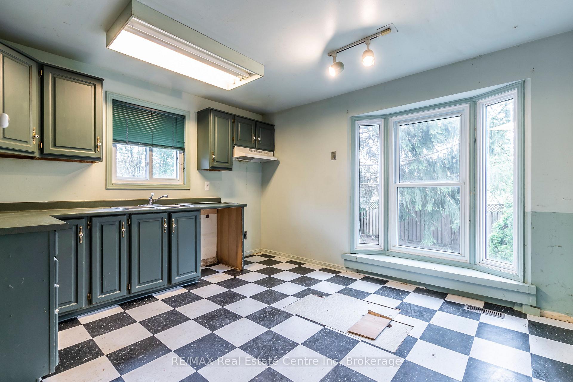 Photo 16 of 476 Westheights Drive, Kitchener — HOMEH