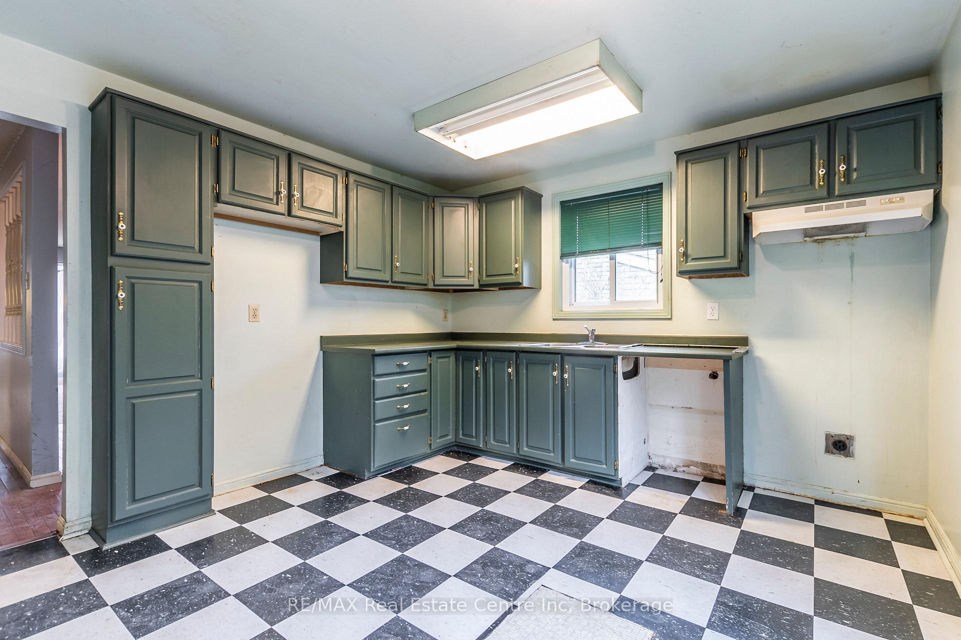 Photo 17 of 476 Westheights Drive, Kitchener — HOMEH