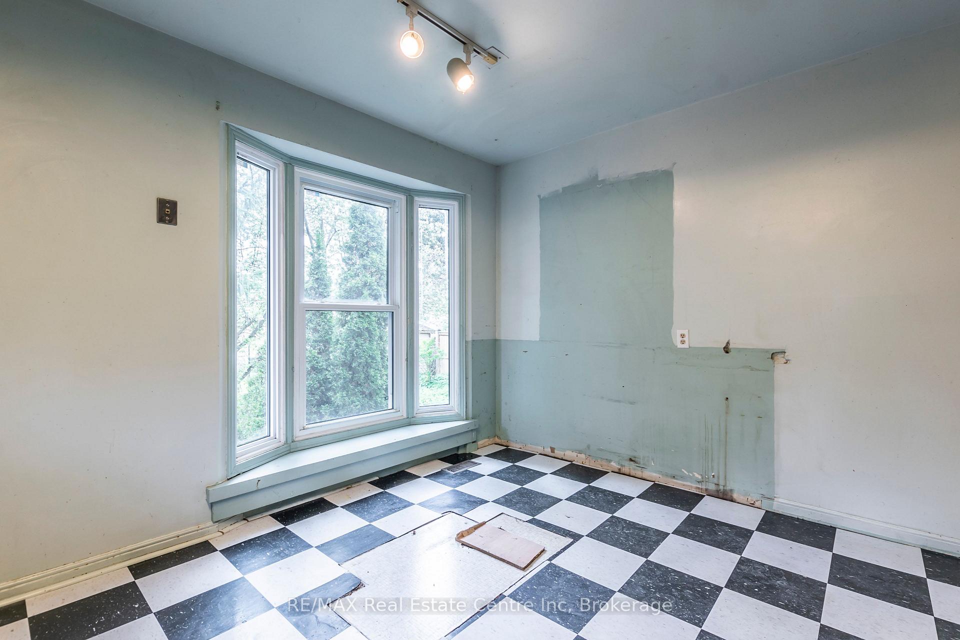 Photo 20 of 476 Westheights Drive, Kitchener — HOMEH