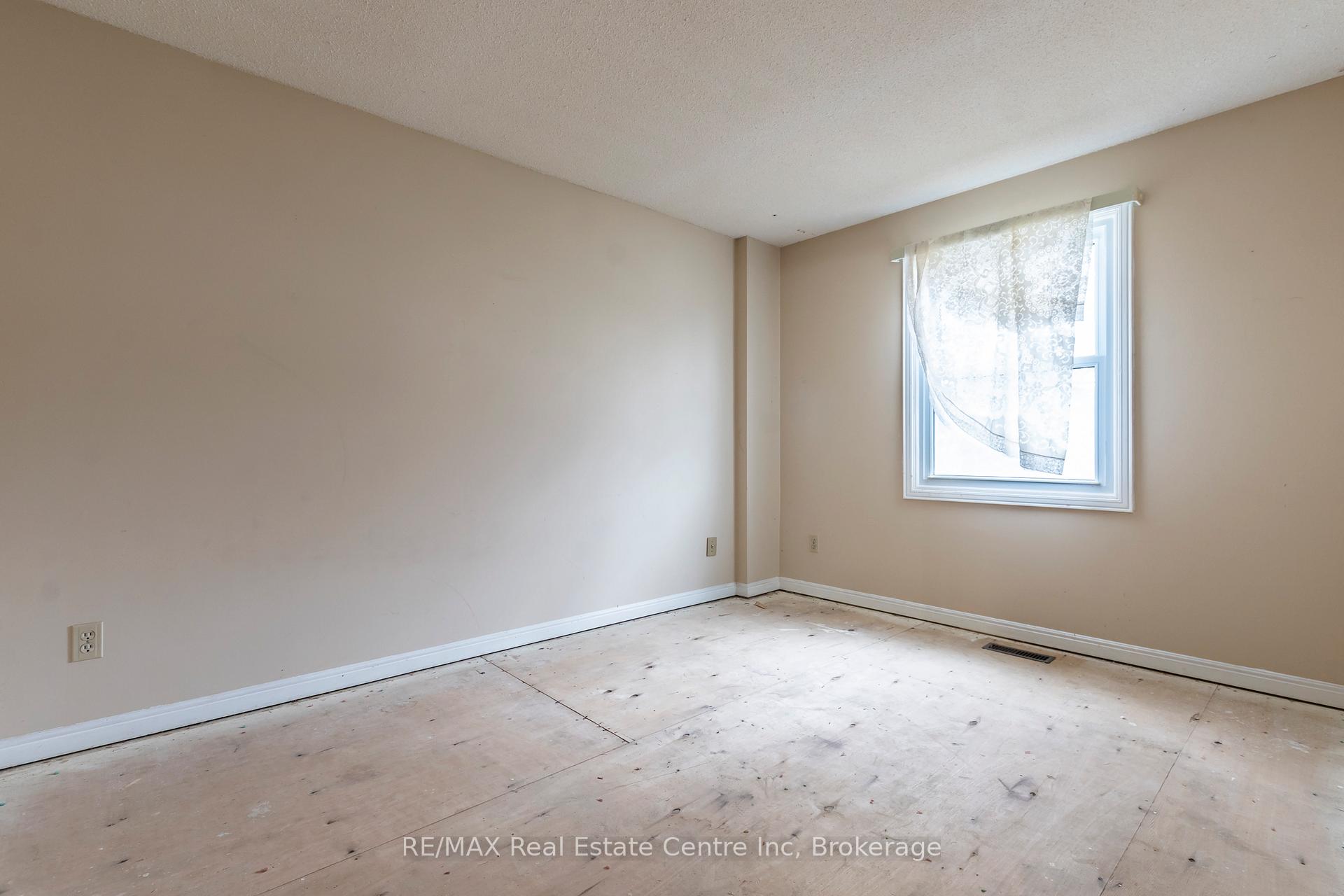 Photo 30 of 476 Westheights Drive, Kitchener — HOMEH