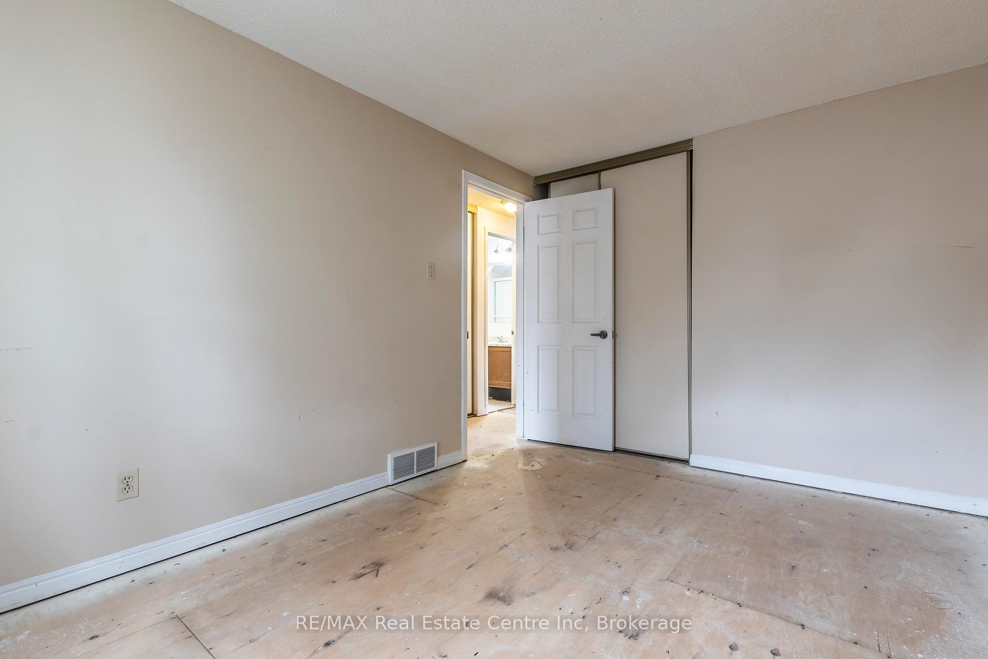 Photo 32 of 476 Westheights Drive, Kitchener — HOMEH