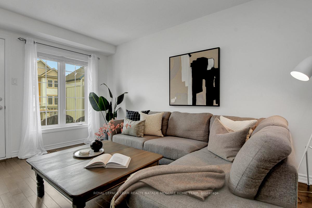 Photo 10 of 599 Meadowcreek Circle, Ottawa, Kanata - Emerald Meadows/Trailwest — HOMEH