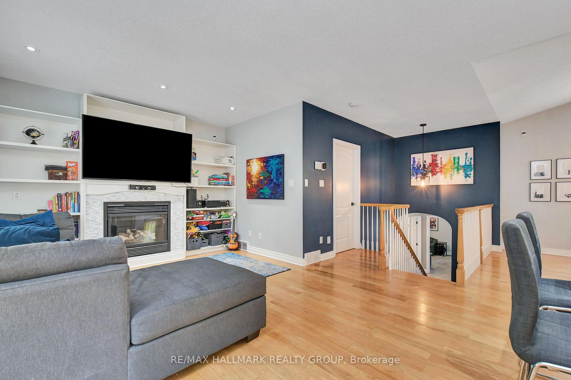 Photo 3 of 122 Constance Lake Road, Ottawa, Kanata - Kanata (North East) — HOMEH