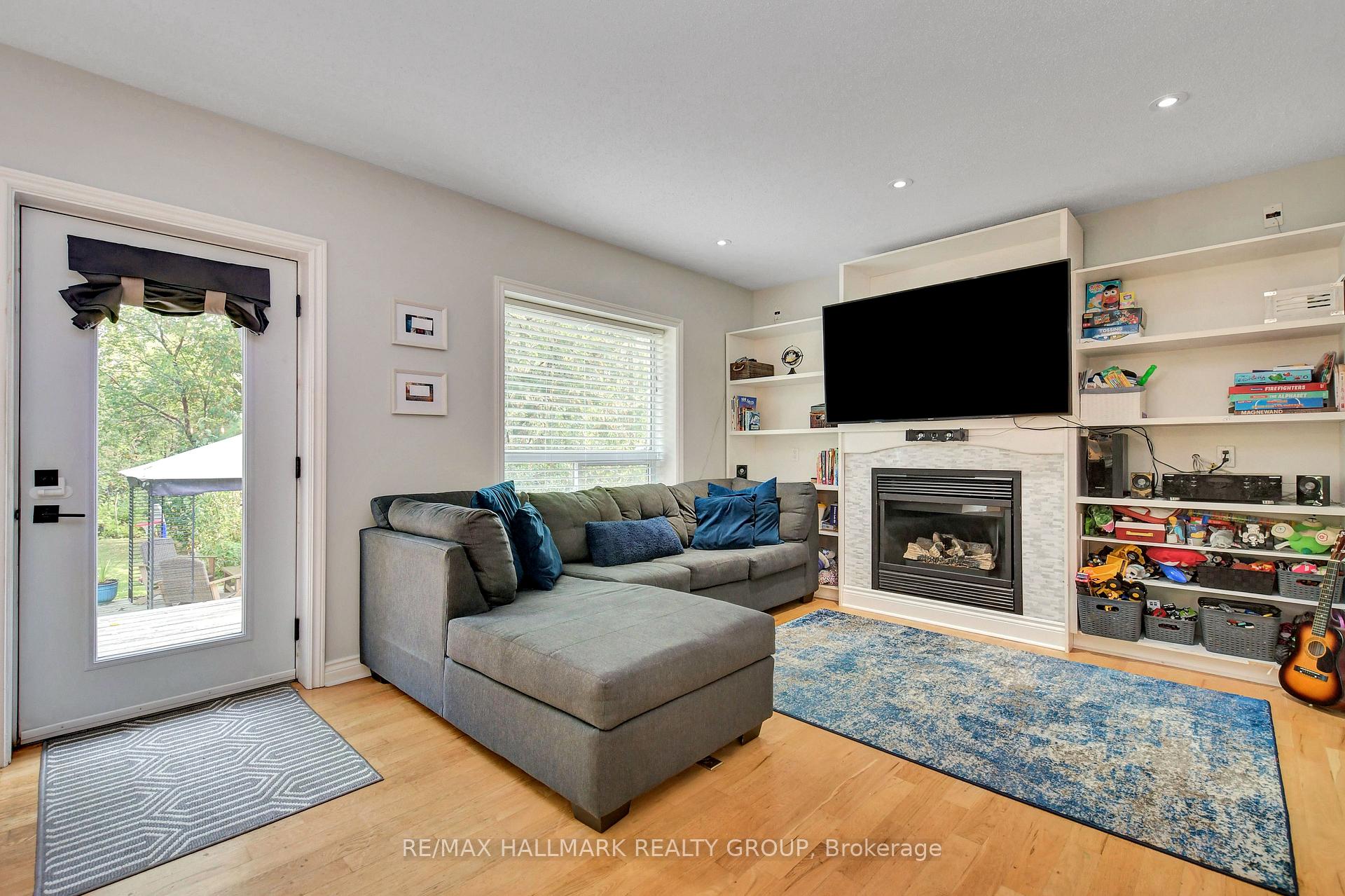Photo 4 of 122 Constance Lake Road, Ottawa, Kanata - Kanata (North East) — HOMEH