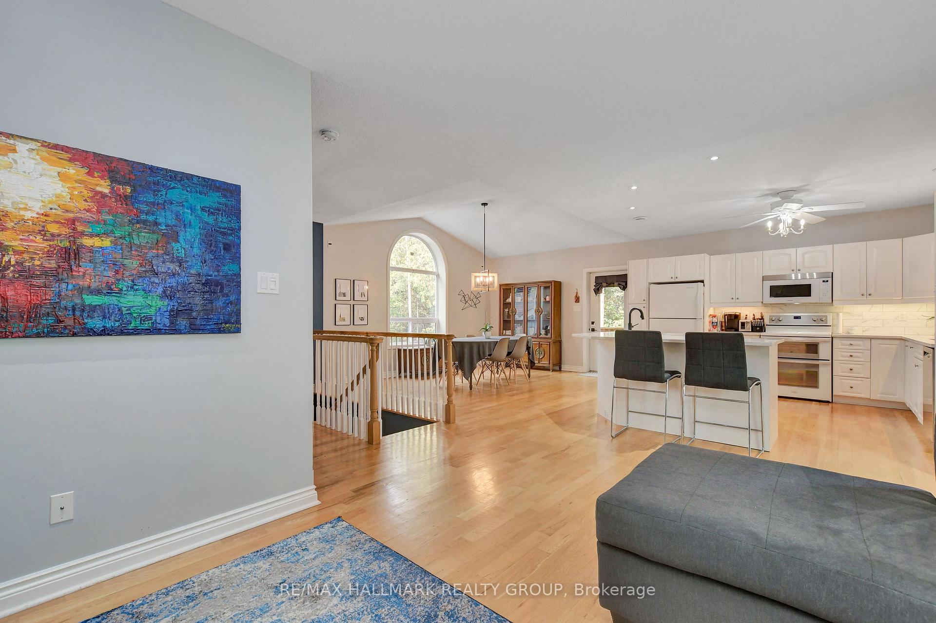 Photo 5 of 122 Constance Lake Road, Ottawa, Kanata - Kanata (North East) — HOMEH