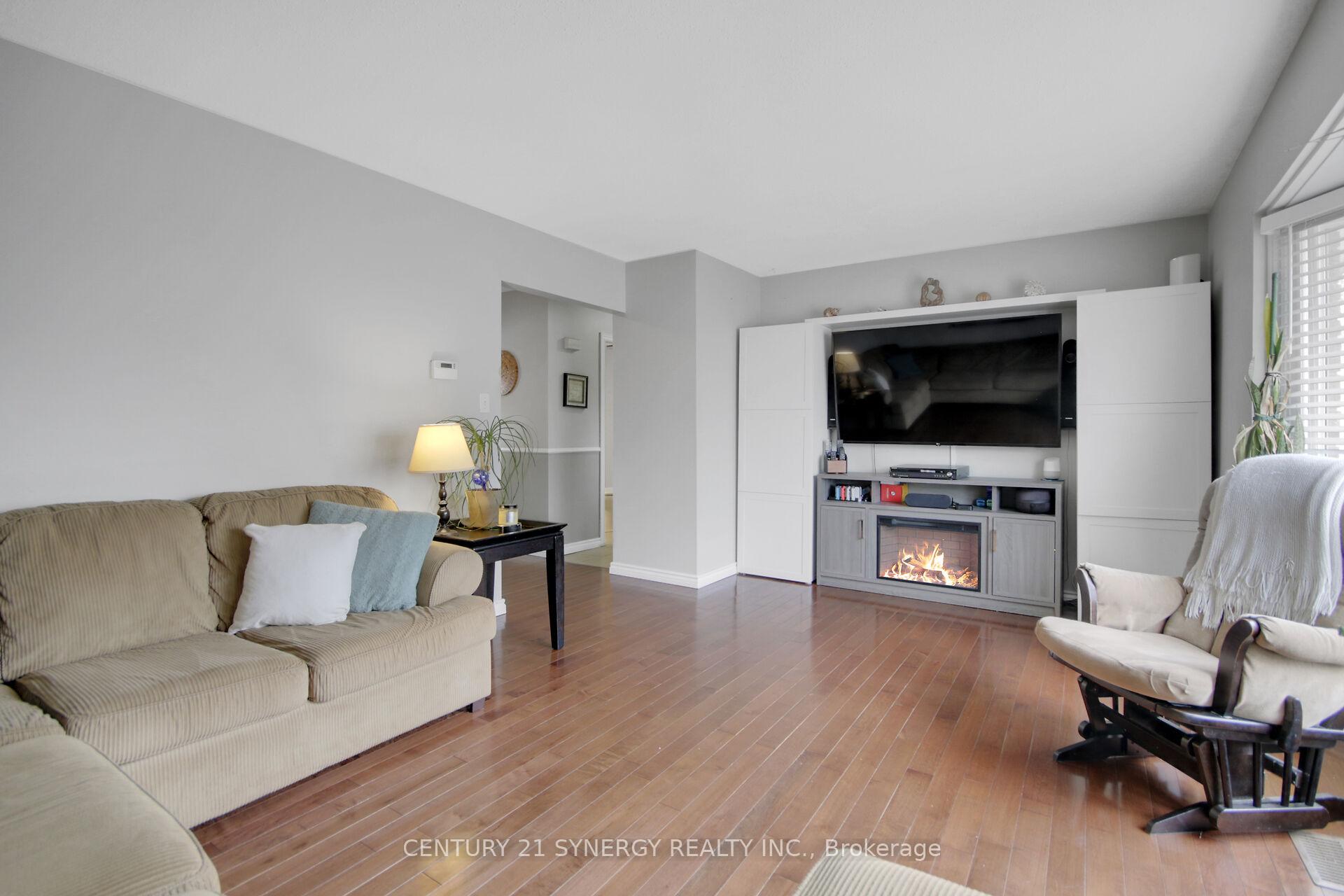 Photo 7 of 19 Seabrooke Drive, Ottawa, Kanata - Glencairn/Hazeldean — HOMEH