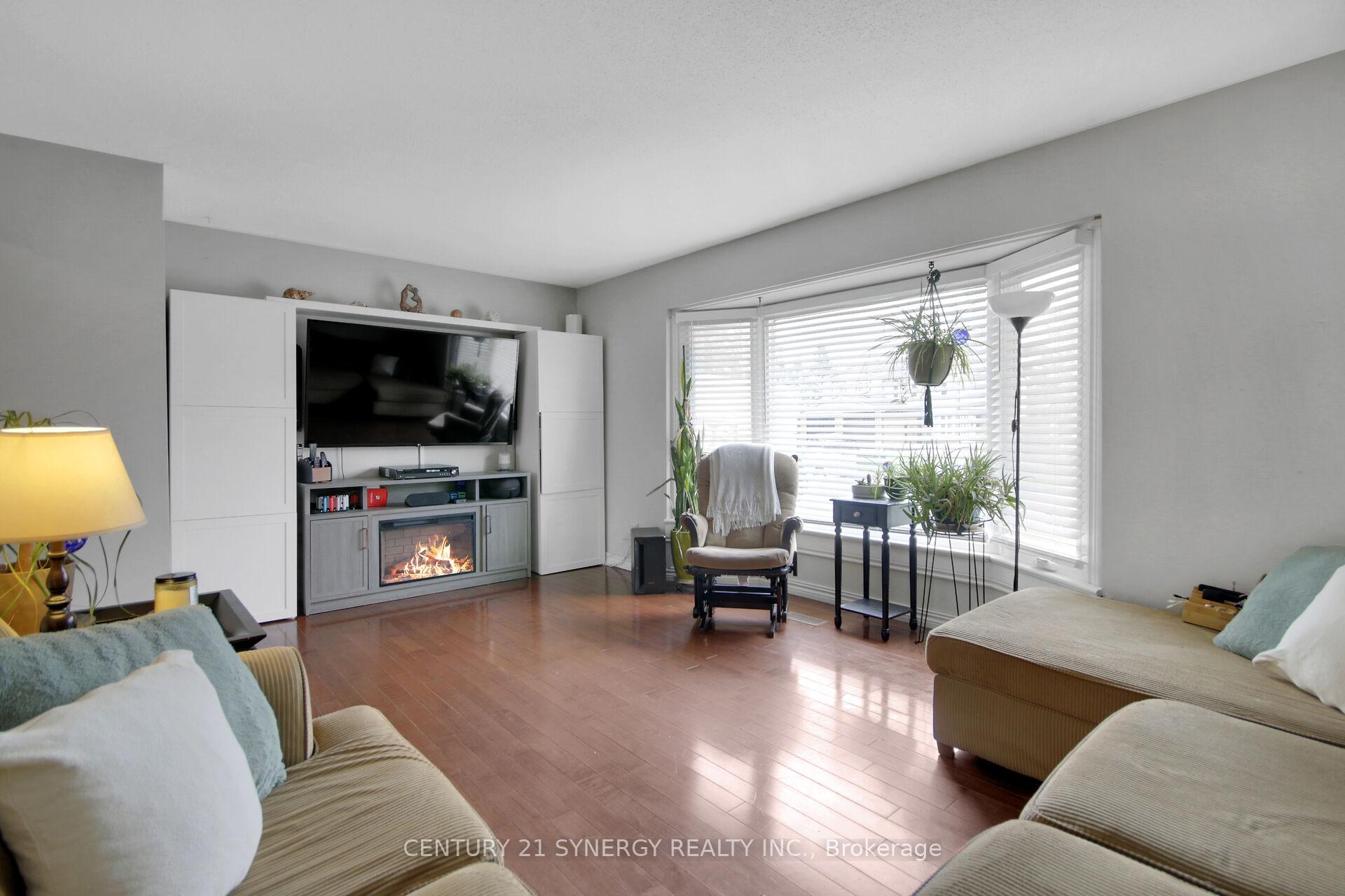 Photo 8 of 19 Seabrooke Drive, Ottawa, Kanata - Glencairn/Hazeldean — HOMEH
