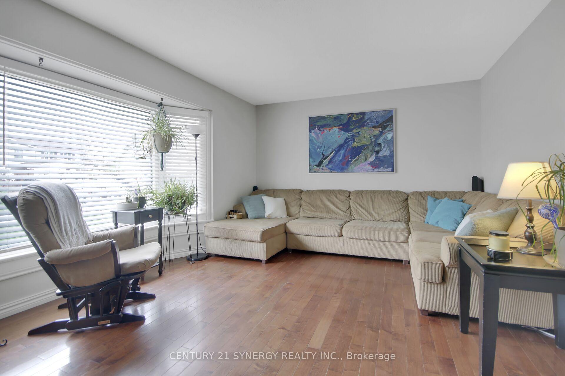 Photo 9 of 19 Seabrooke Drive, Ottawa, Kanata - Glencairn/Hazeldean — HOMEH