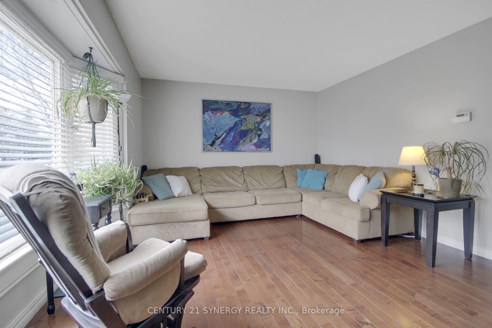 Photo 10 of 19 Seabrooke Drive, Ottawa, Kanata - Glencairn/Hazeldean — HOMEH